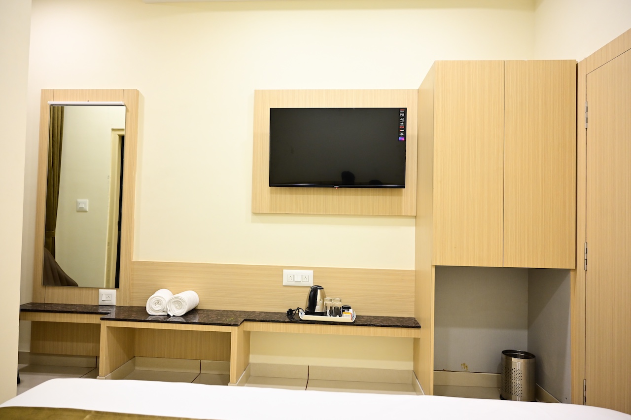 SR Grand Hotel Amenities